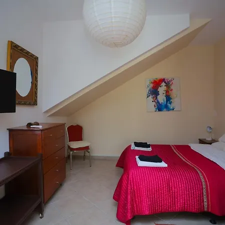 Mouktaris Suites