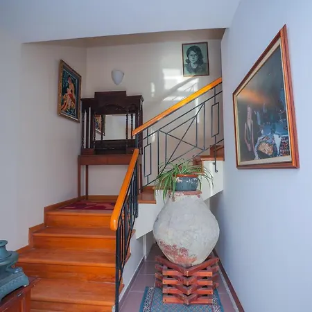 Mouktaris Suites *